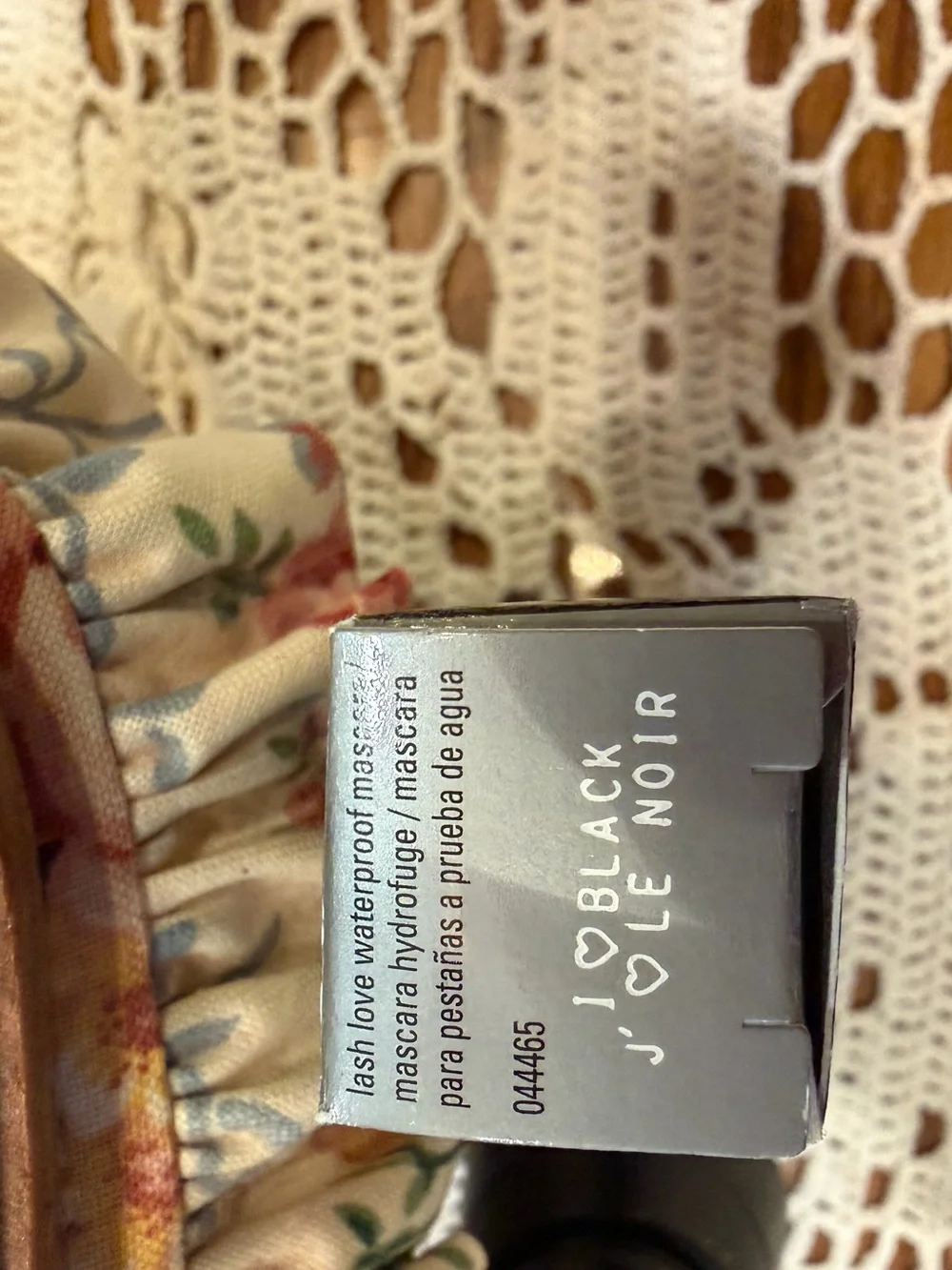 Black waterproof mascara
