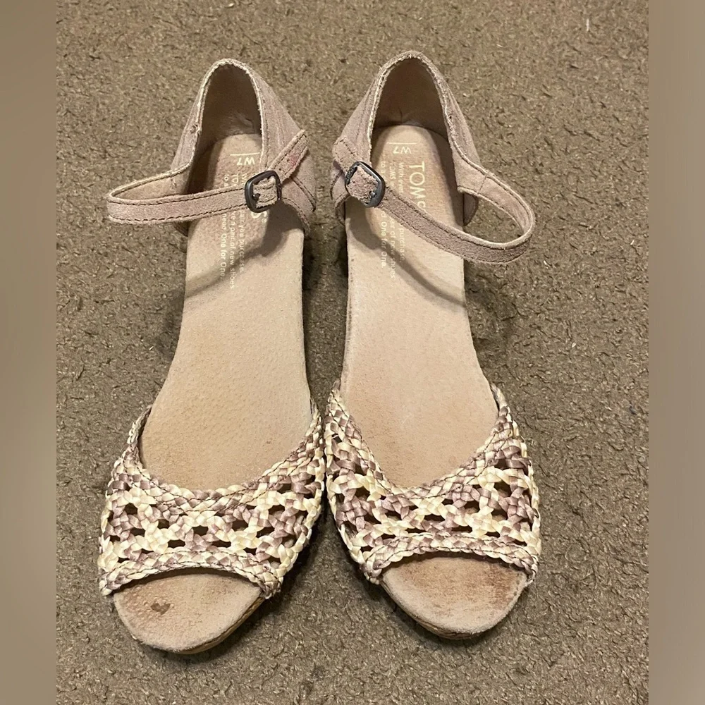 TOMS Platform Wedge Tan Stucco‎ Satin Woven Open Toe Sandals Womens Size 7