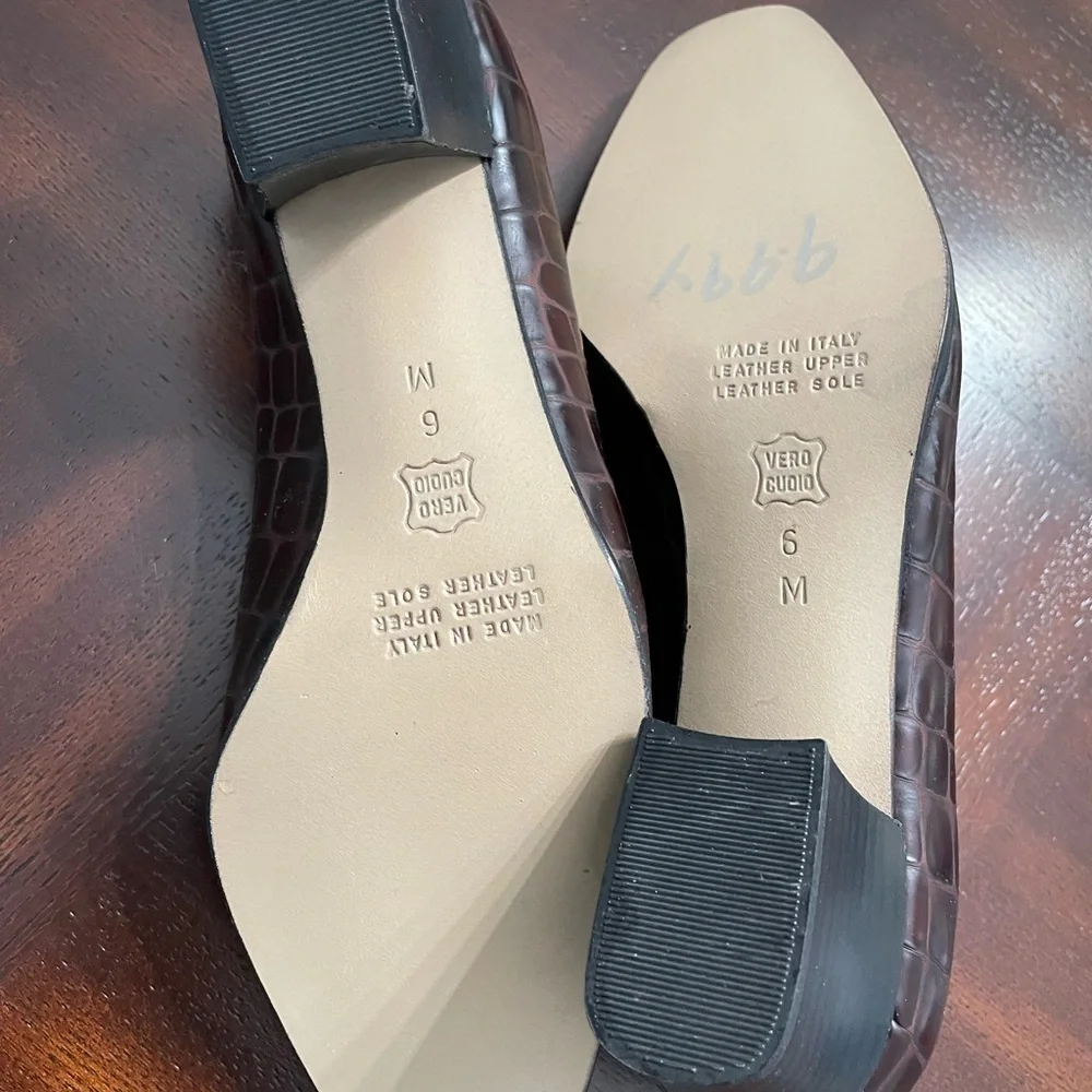 Talbots women’s size 6M brown leather shoes crocodile print , square toe 2”Heels