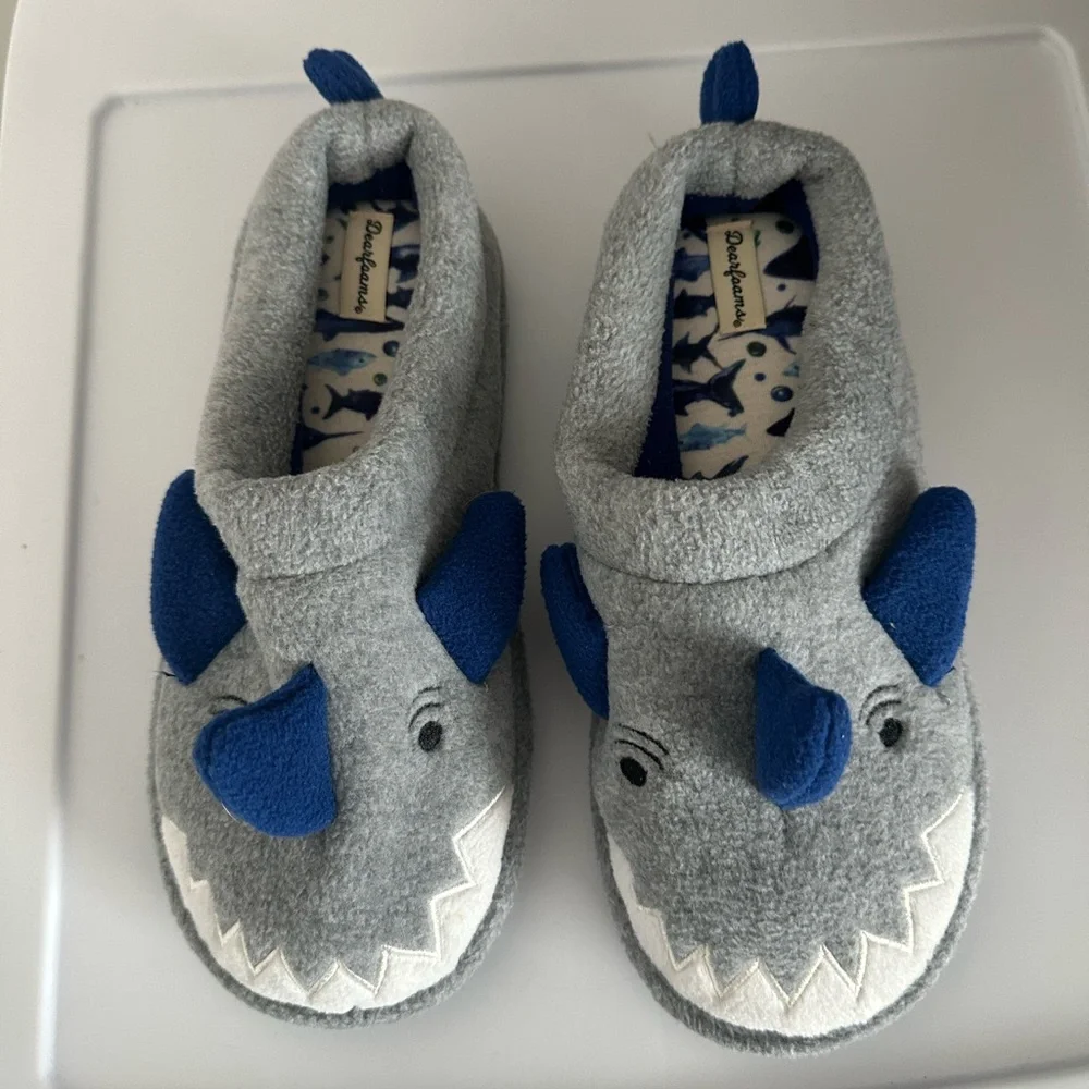 🩵$5 Dearfoams Gray Slippers SIZE 4.5