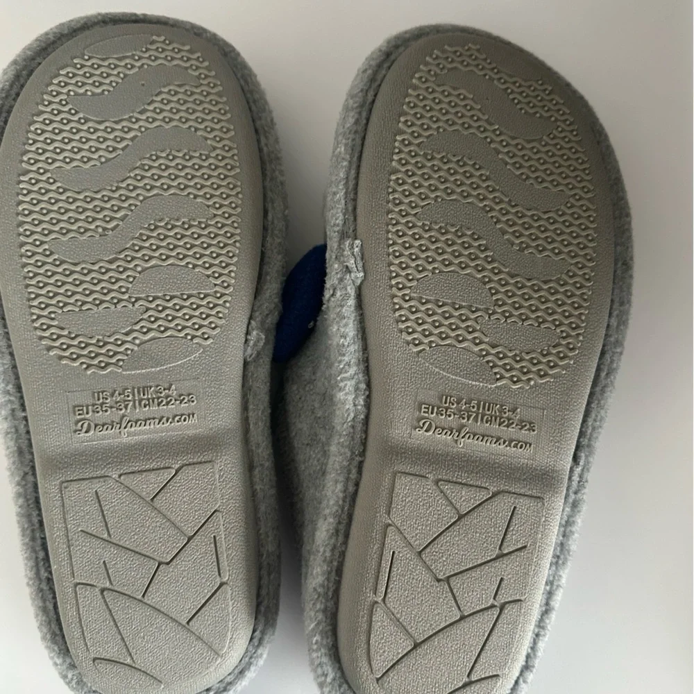 🩵$5 Dearfoams Gray Slippers SIZE 4.5