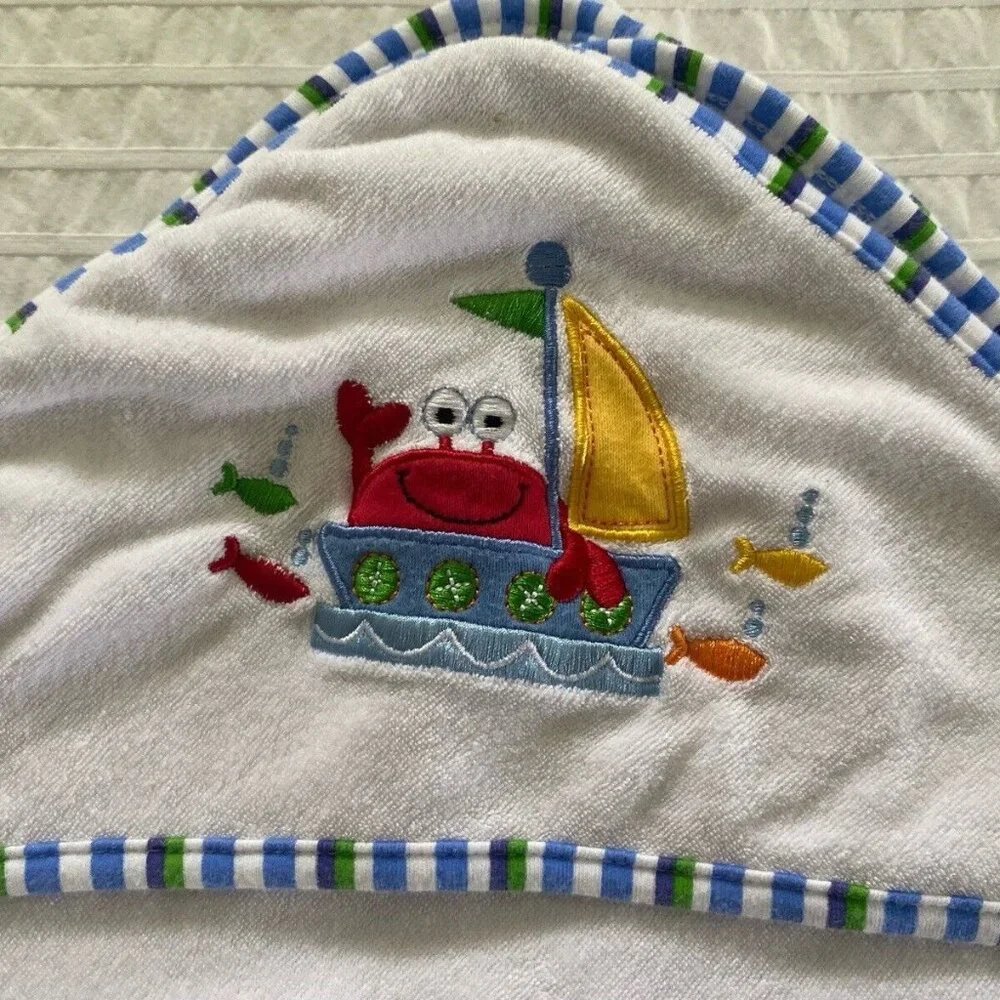 Babies R Us 2012 White With Blue‎ Trim Lobster Hooded Towel Size 28