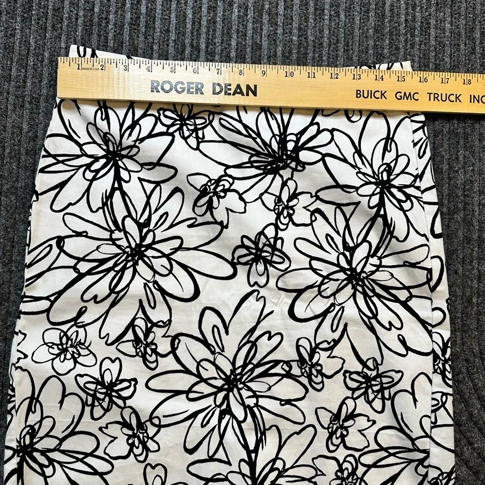 Cato Black White Floral A-Line Skirt Size 6 Feminine Retro Office Chic