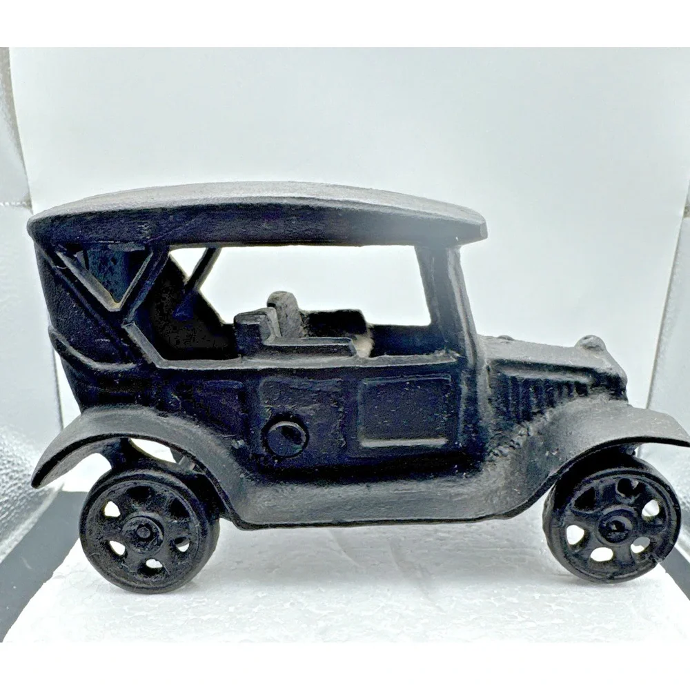Antique Cast Iron Ford Model T Sedan Marked JM‎ 135 Toy Car