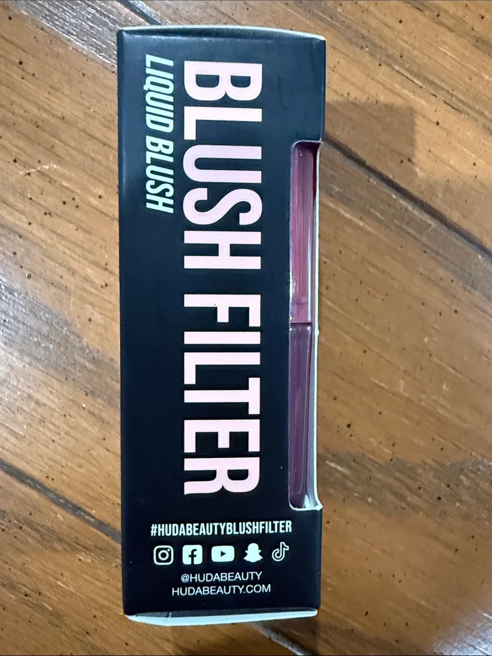 HUDA BEAUTY blush soft