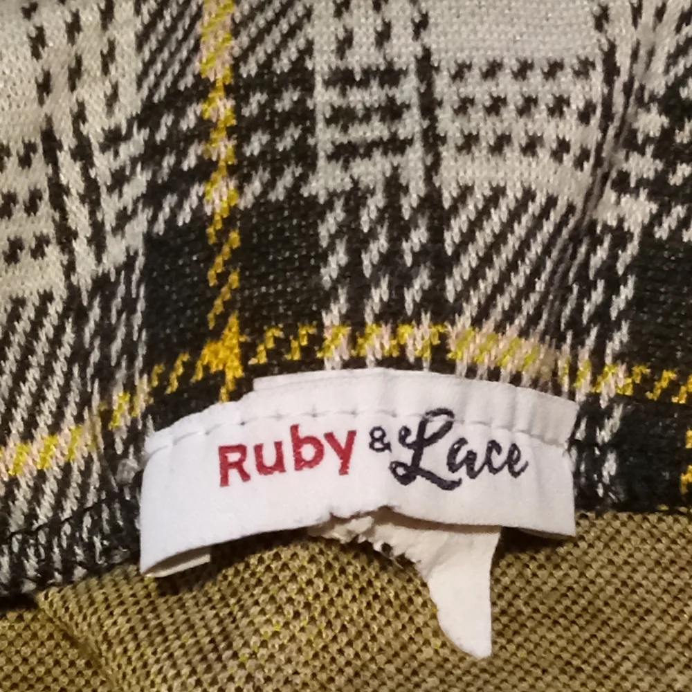 Ruby Lace step out