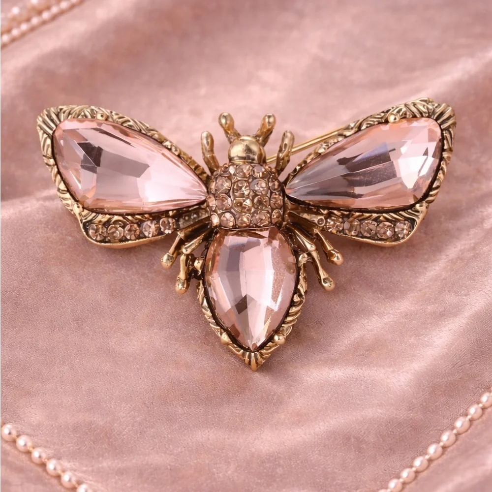 Vintage Amber Gem Insect Brooch — Gold Tone