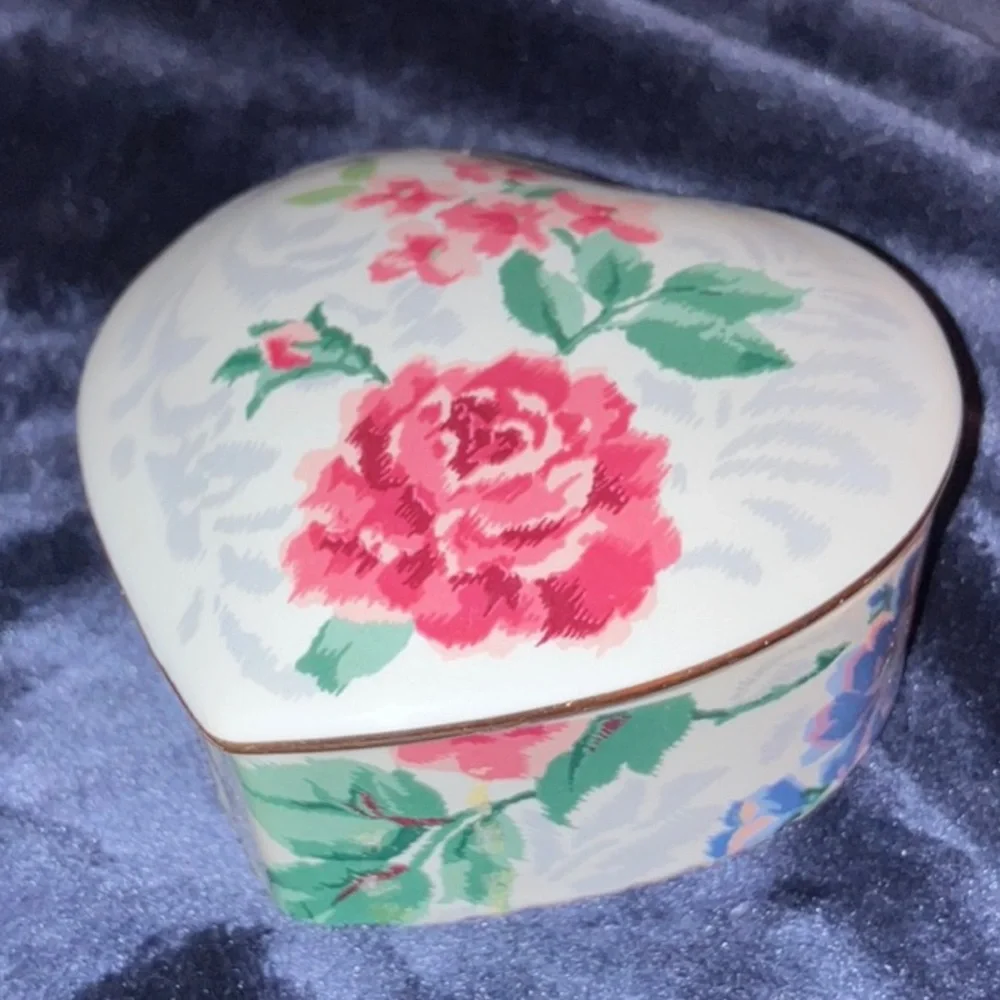 Victorian Rose Porcelain Heart-Shaped Trinket Box‎ Kimiko Ikeda Pink Green