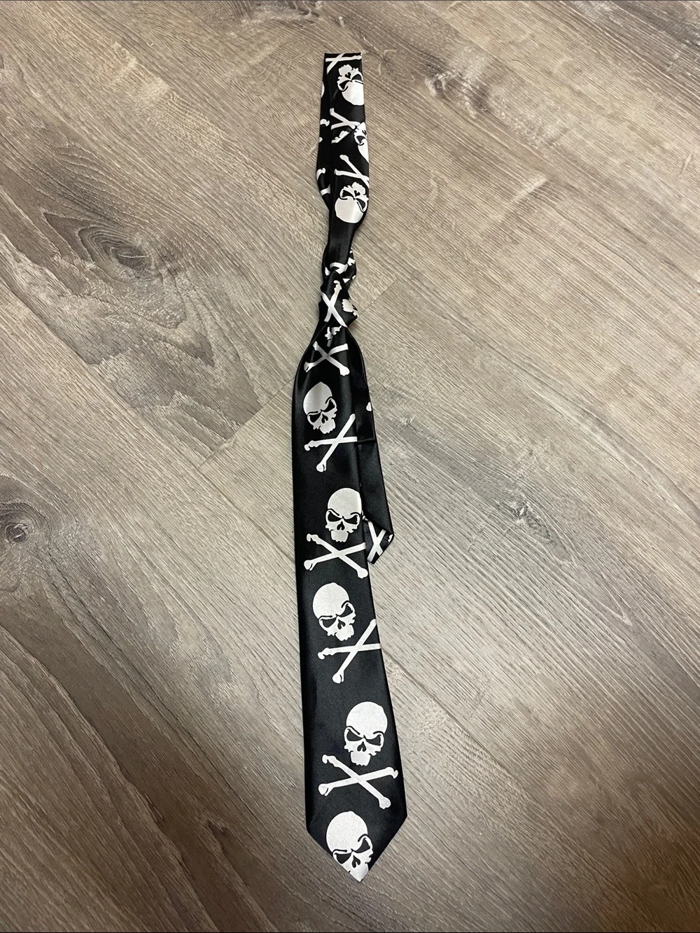Black Skull & Crossbones Silk Tie - Unbranded