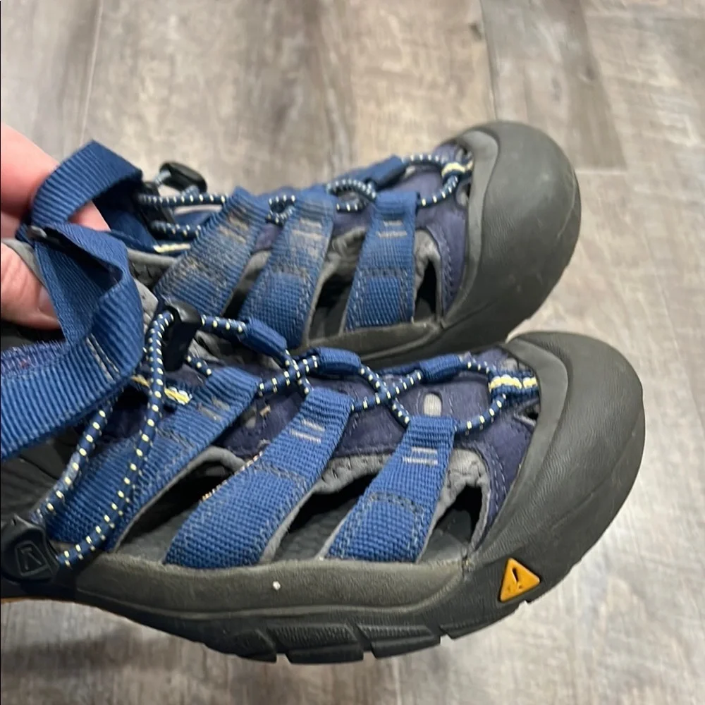 Keen durable men