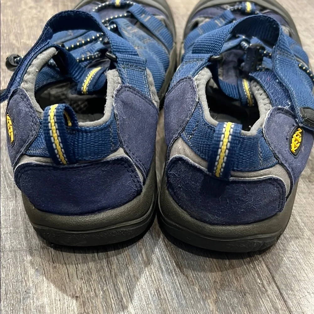 Keen durable men
