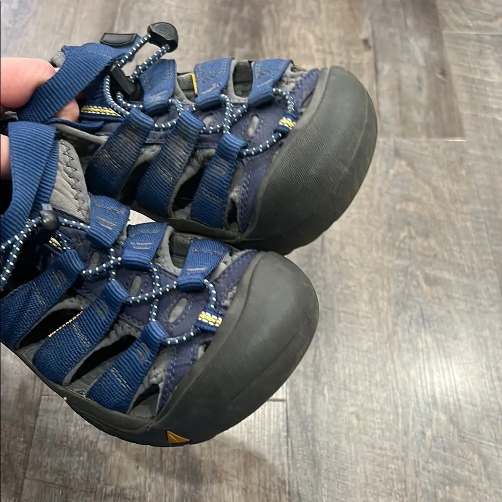 Keen durable men