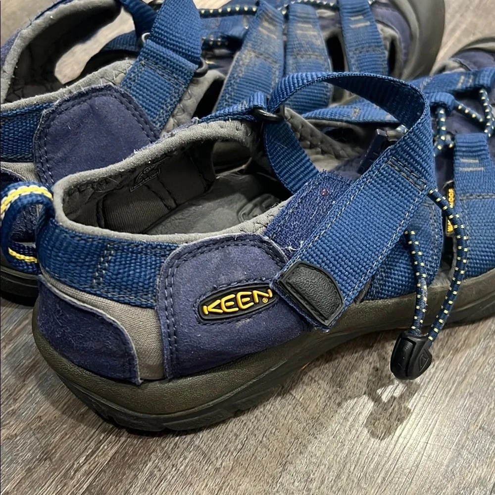 Keen durable men