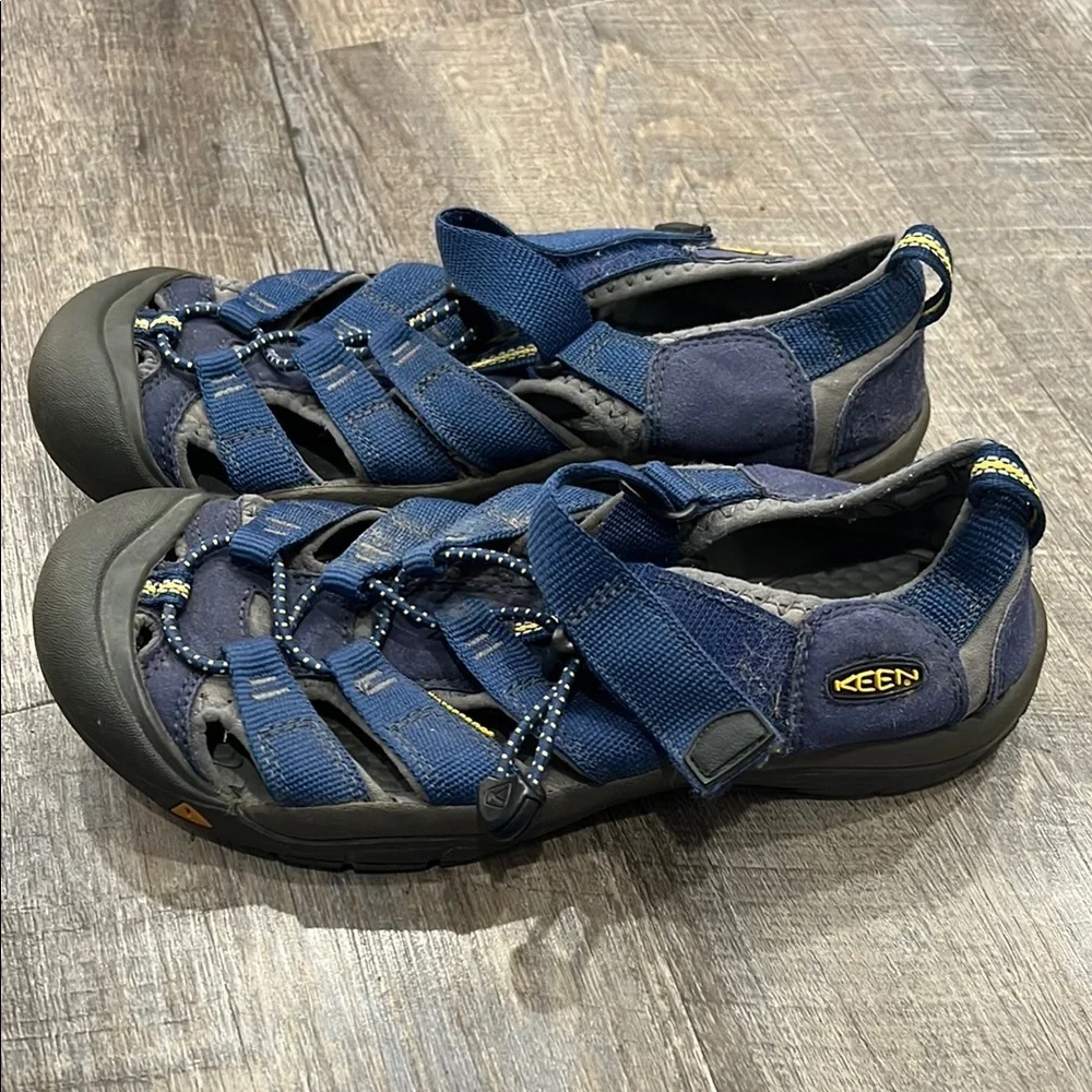Keen durable men
