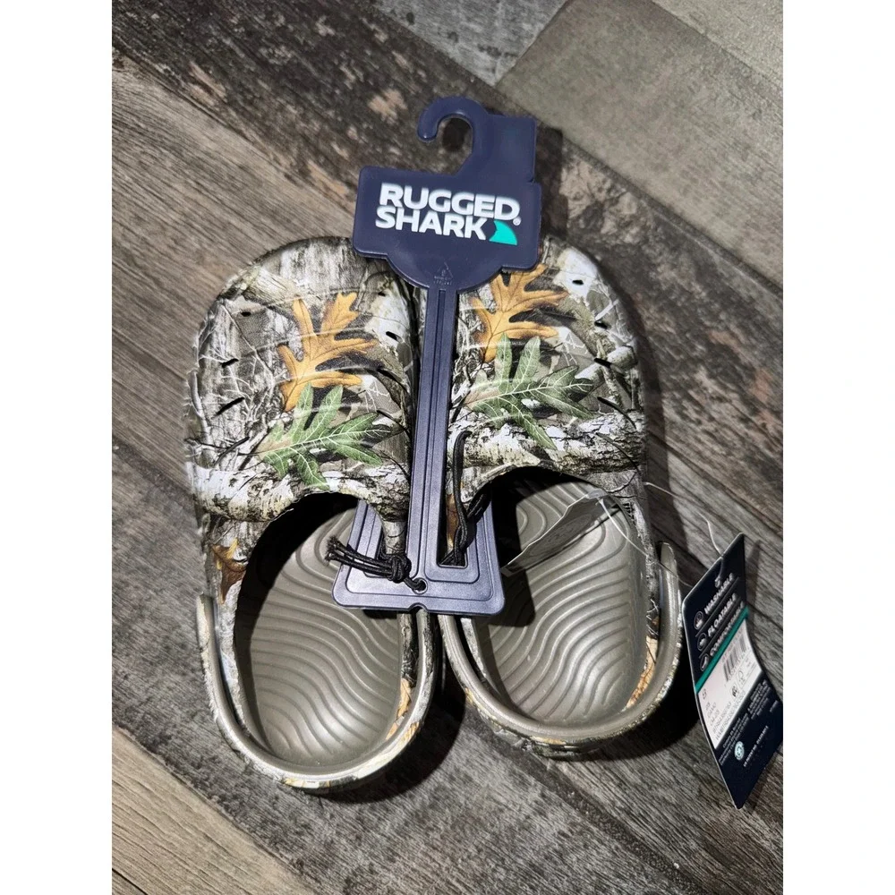 Boys camo clogs size 8