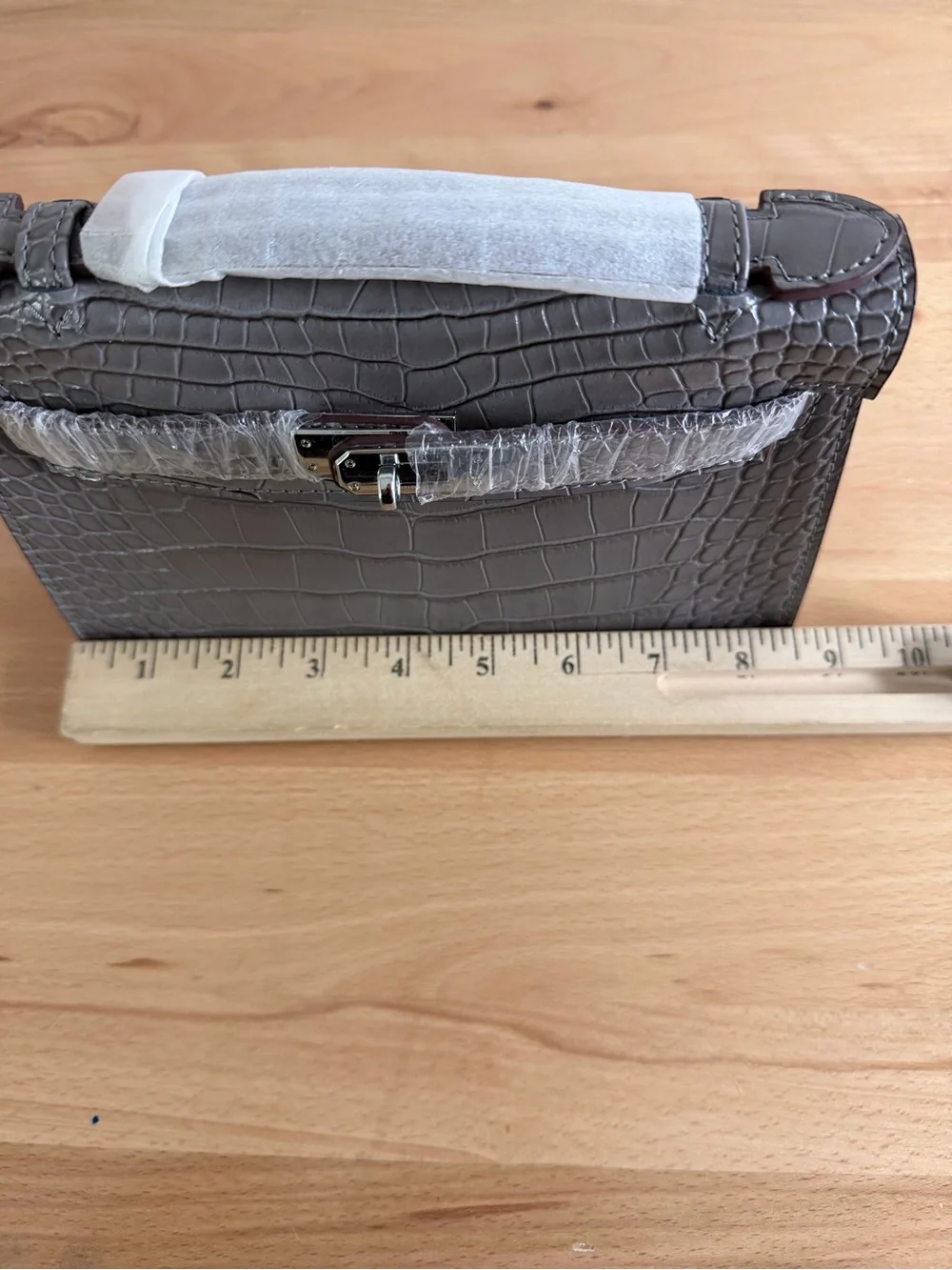 H elegant gray
