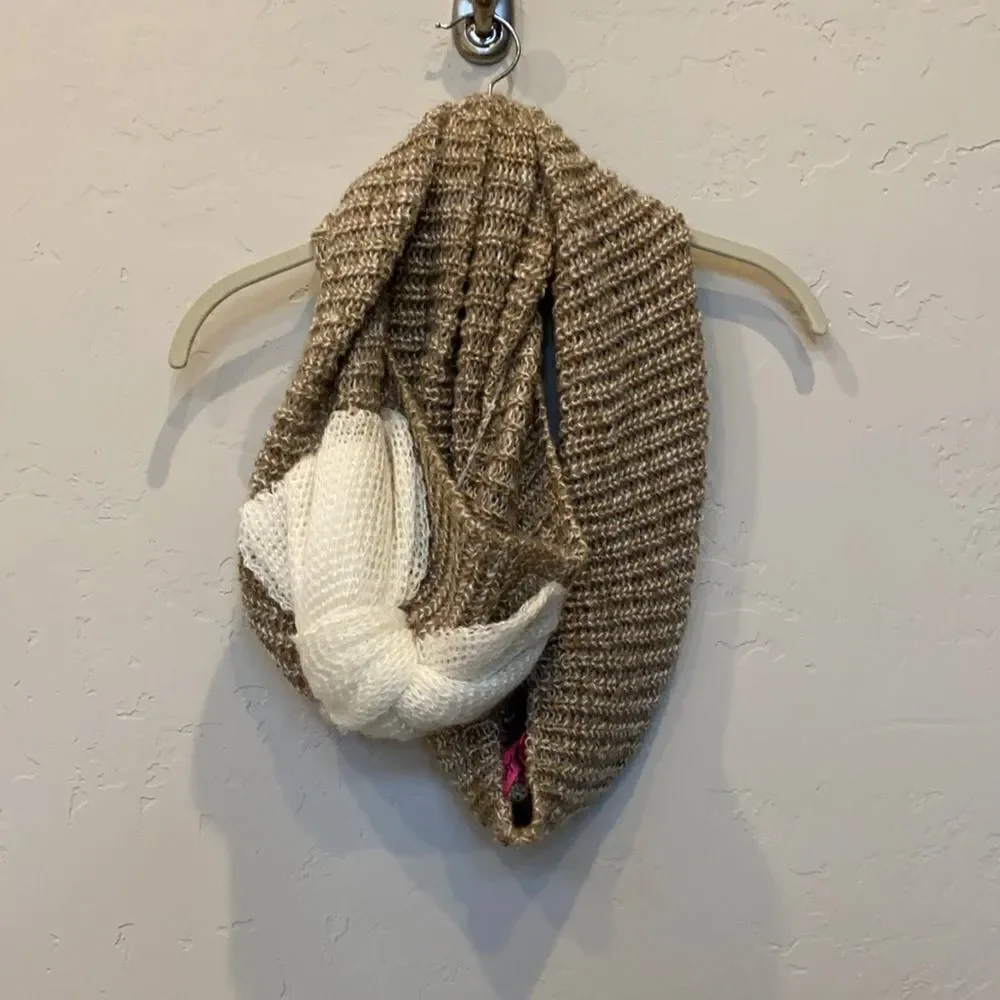 NWOT Betsey Johnson Oatmeal Infinity Scarf with Cream Bow