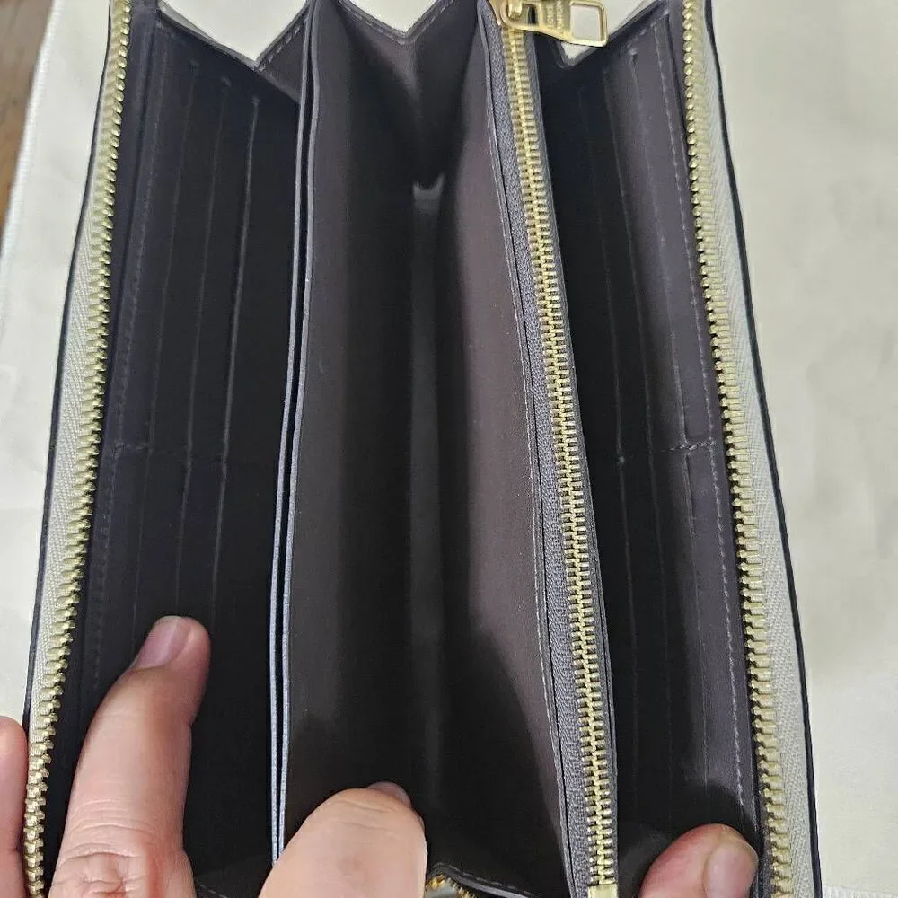 Louis Vuitton excellent pre