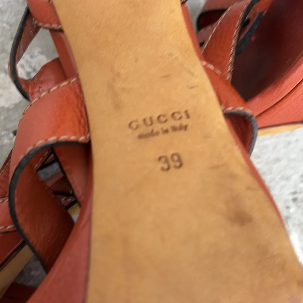 Gucci check out