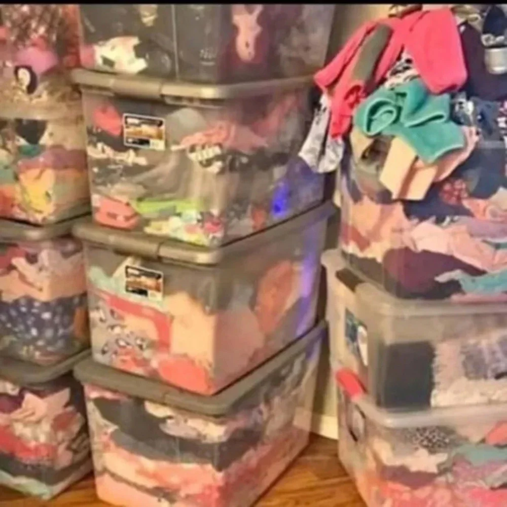 Tote of baby girls clothing (15-20 items Based on size)