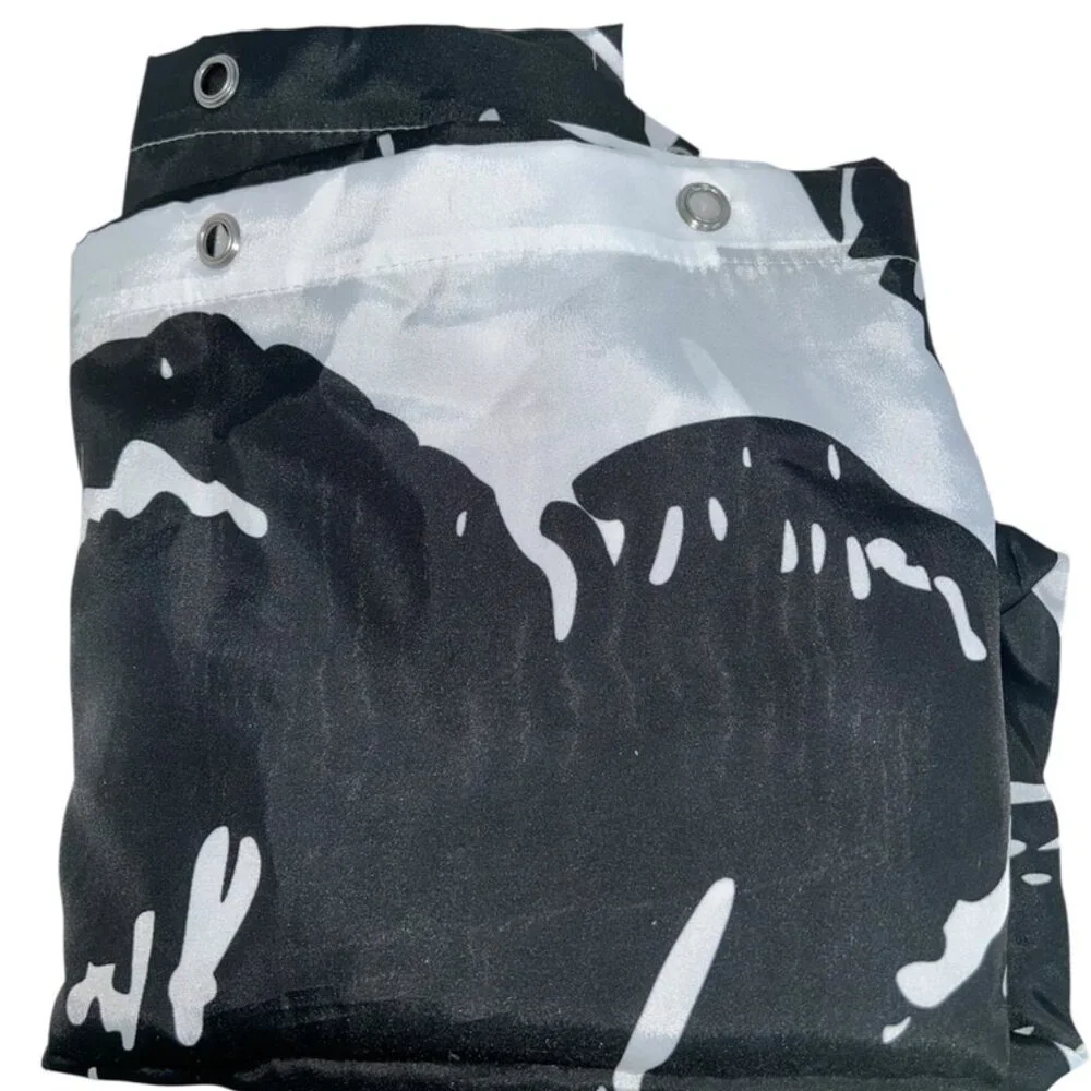 Lips Shower curtain black lips
