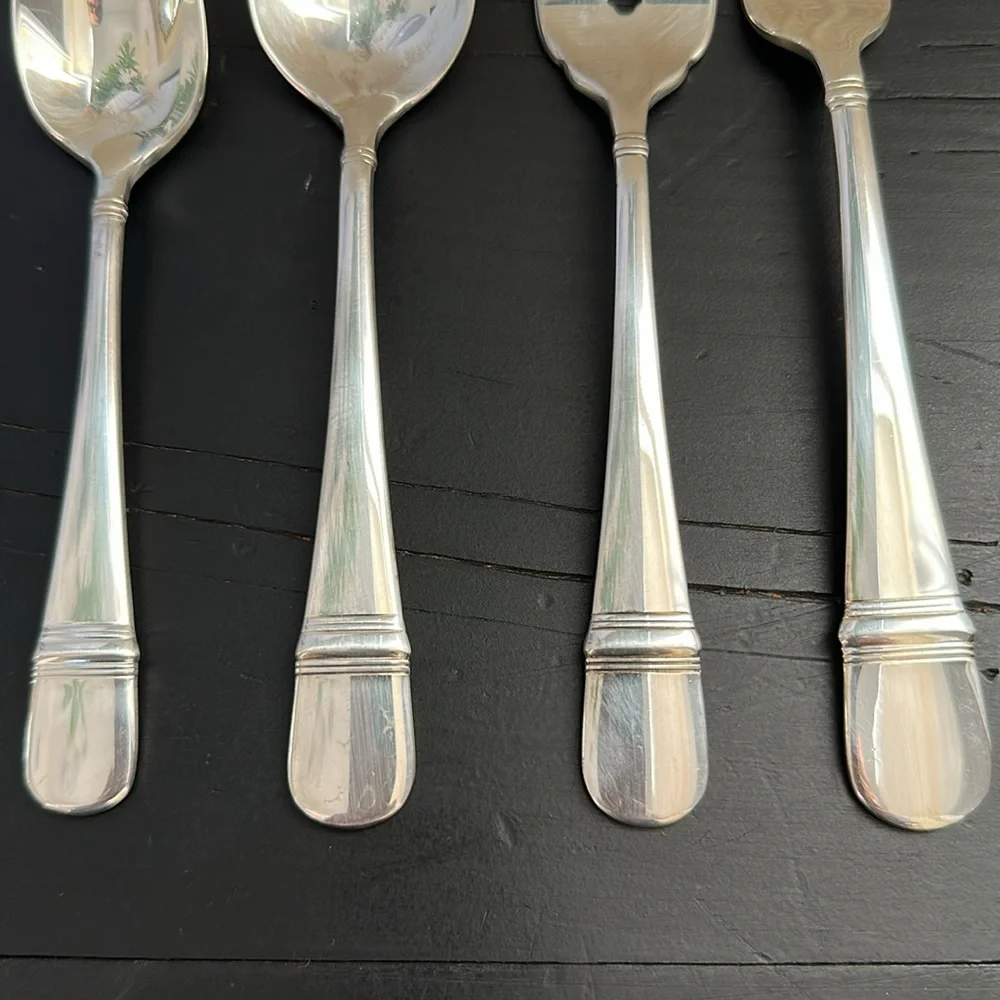 Oneida USA Silver Plated Astragal 4 Piece Place Setting Flatware Dining Set