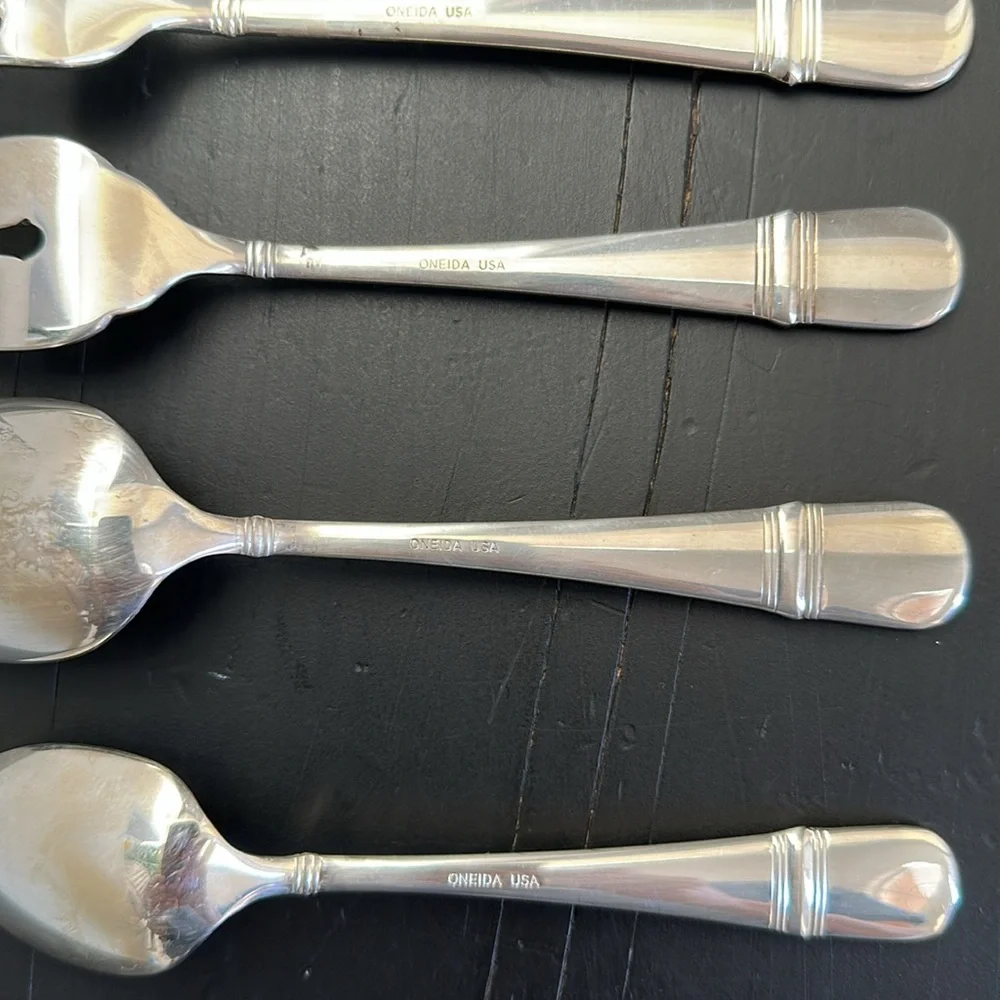 Oneida USA Silver Plated Astragal 4 Piece Place Setting Flatware Dining Set