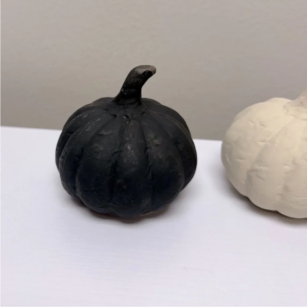 Target Bullseye Playground Fall Thanksgiving set of 4 small terracotta pumpkins