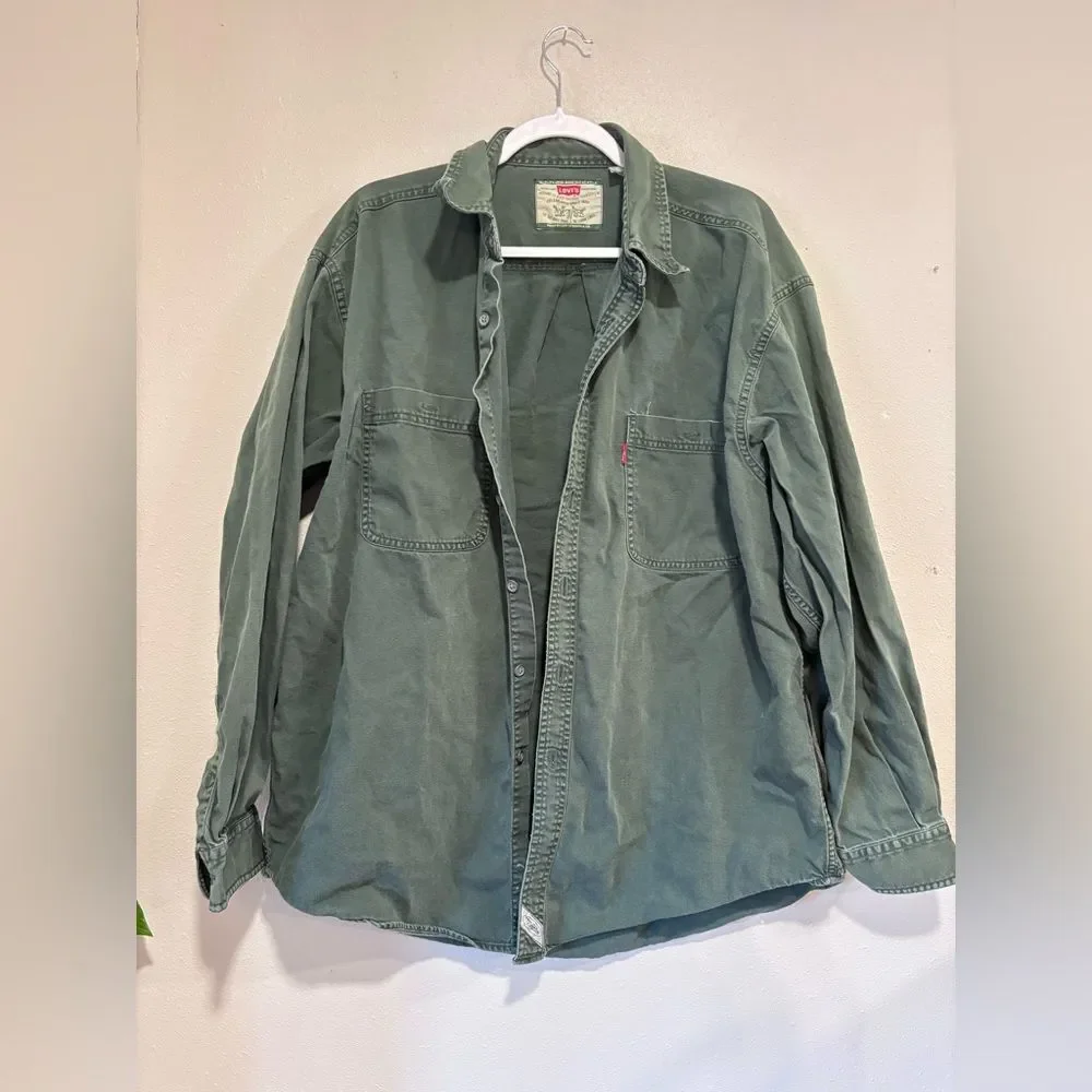 Vintage 90s Levi's Men's Green Button Up 💯 cotton