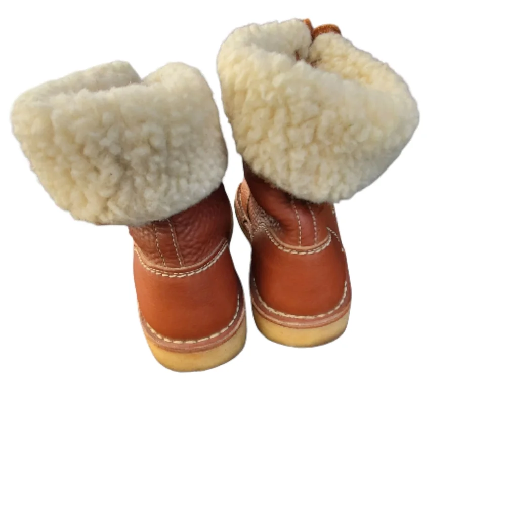 Duckfeet gently preowned