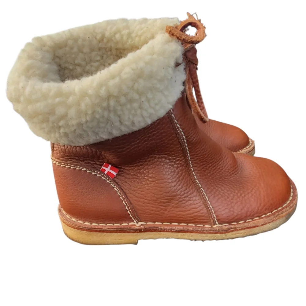 Duckfeet gently preowned