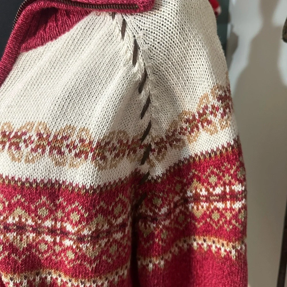 Tiara International cozy vintage