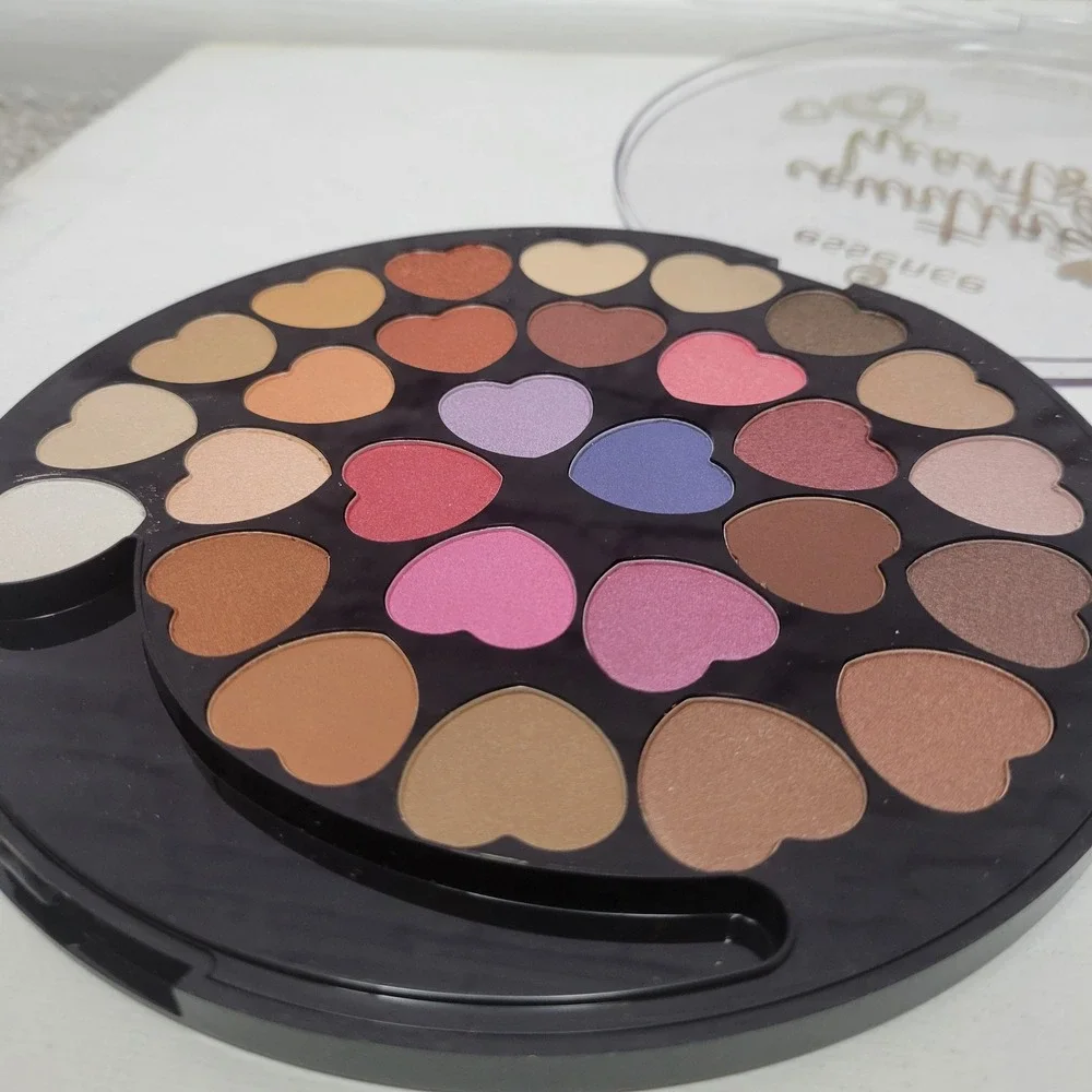 NEW‎ Essence Counting Hearts Love You A Latte Eyeshadow Palette 28 Colors