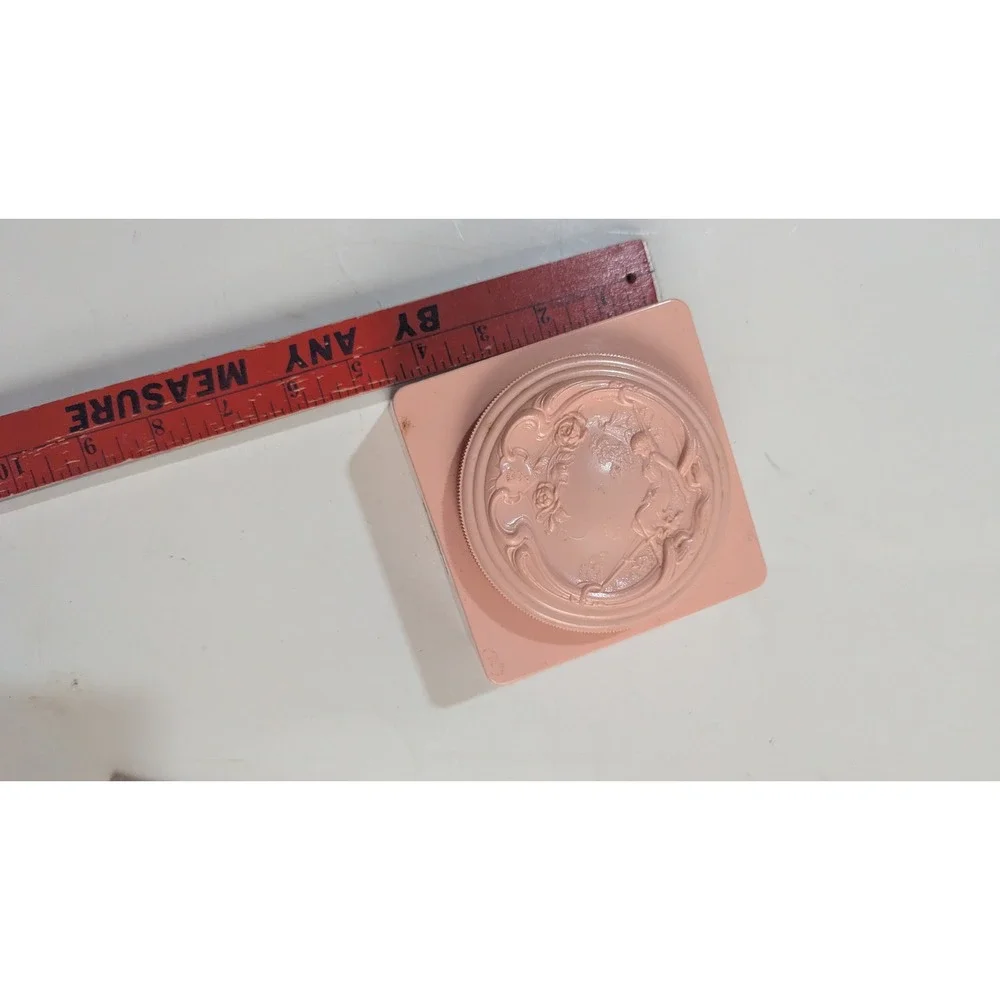 Evyan vintage powder