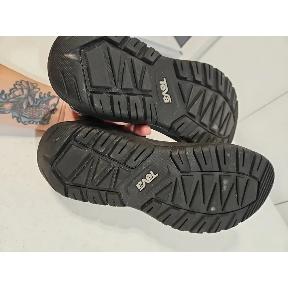 Teva hurricane strappy