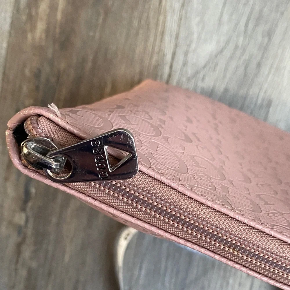 Guess elegant pink
