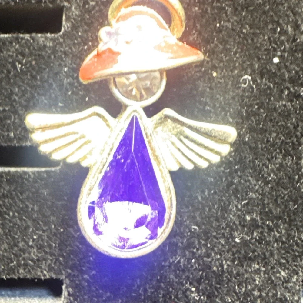 Red Hat Society‎ Angel Vintage Lapel Pin