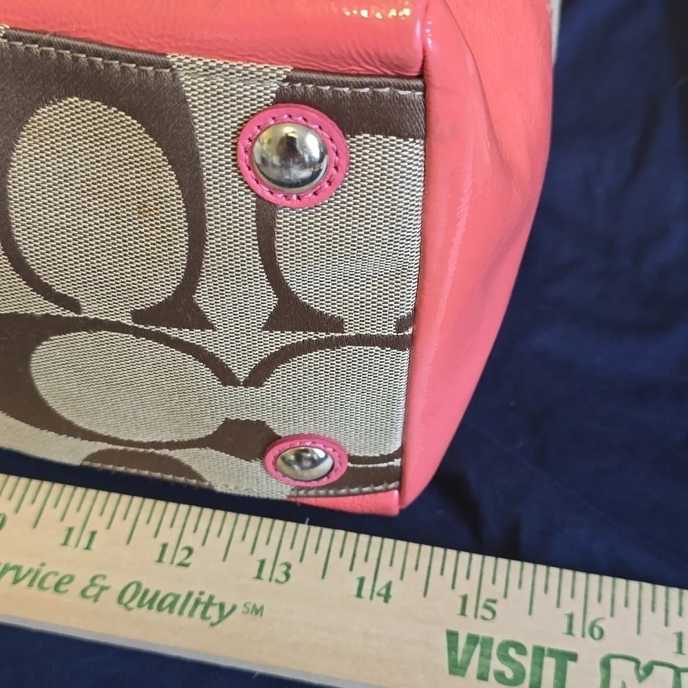 Coach coral signature
