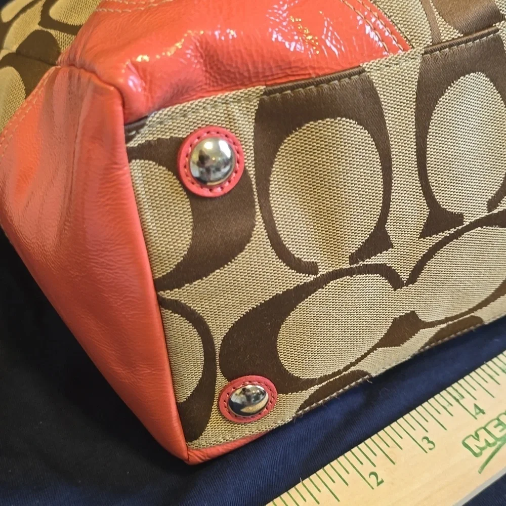 Coach coral signature