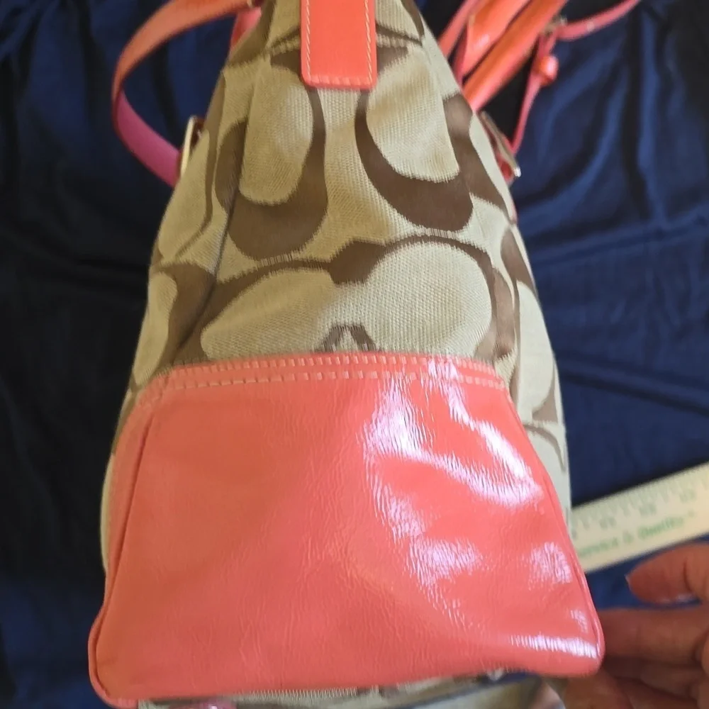 Coach coral signature