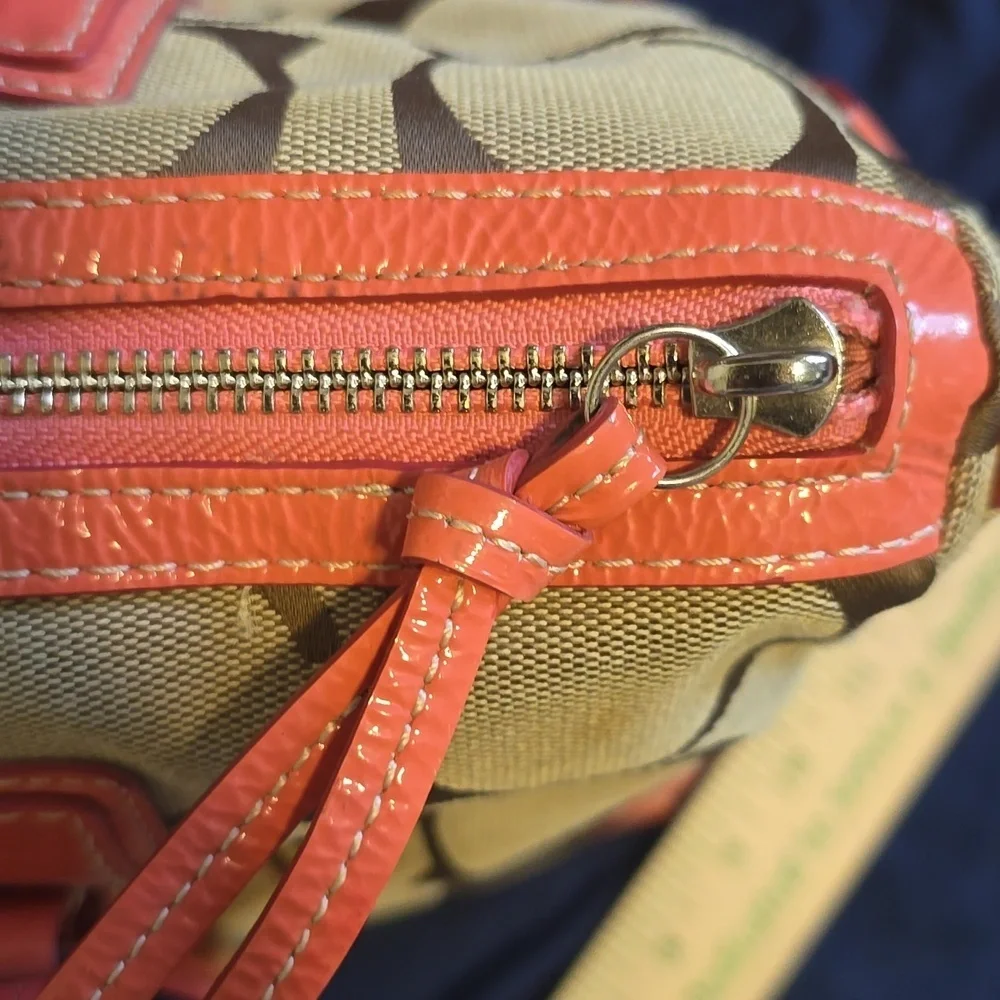 Coach coral signature