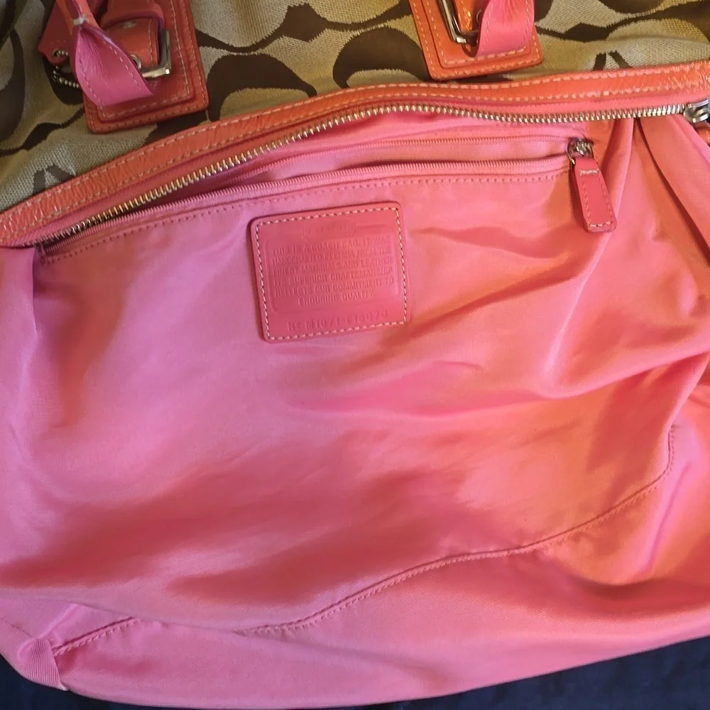 Coach coral signature