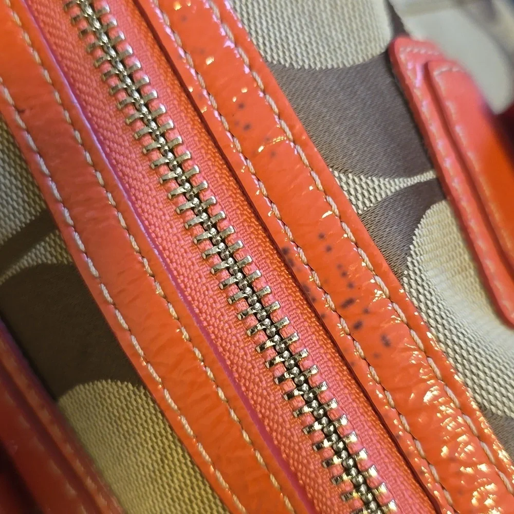 Coach coral signature