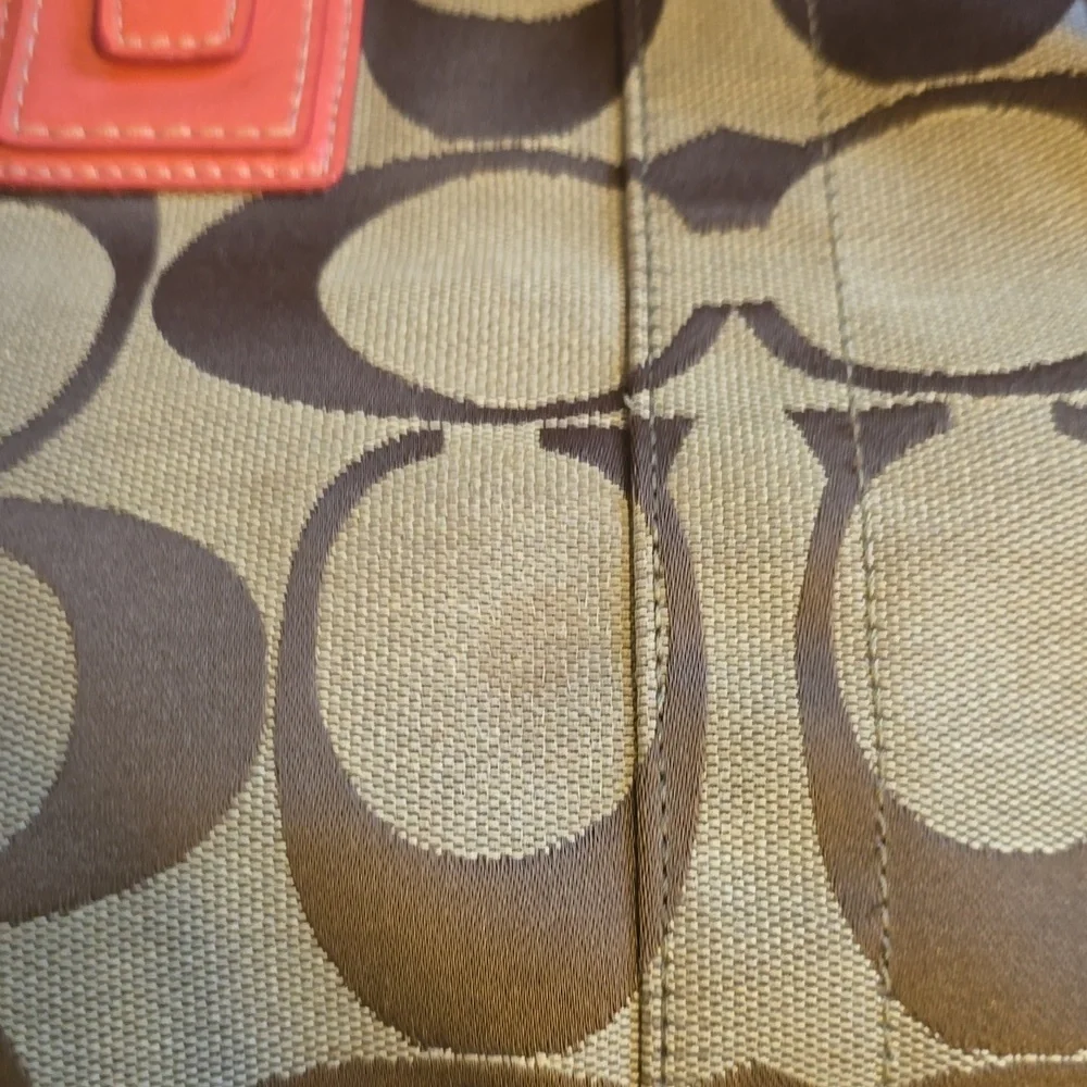 Coach coral signature