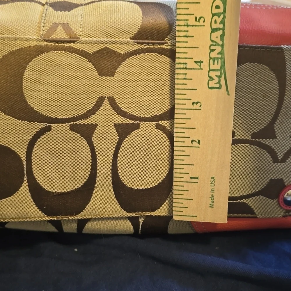 Coach coral signature