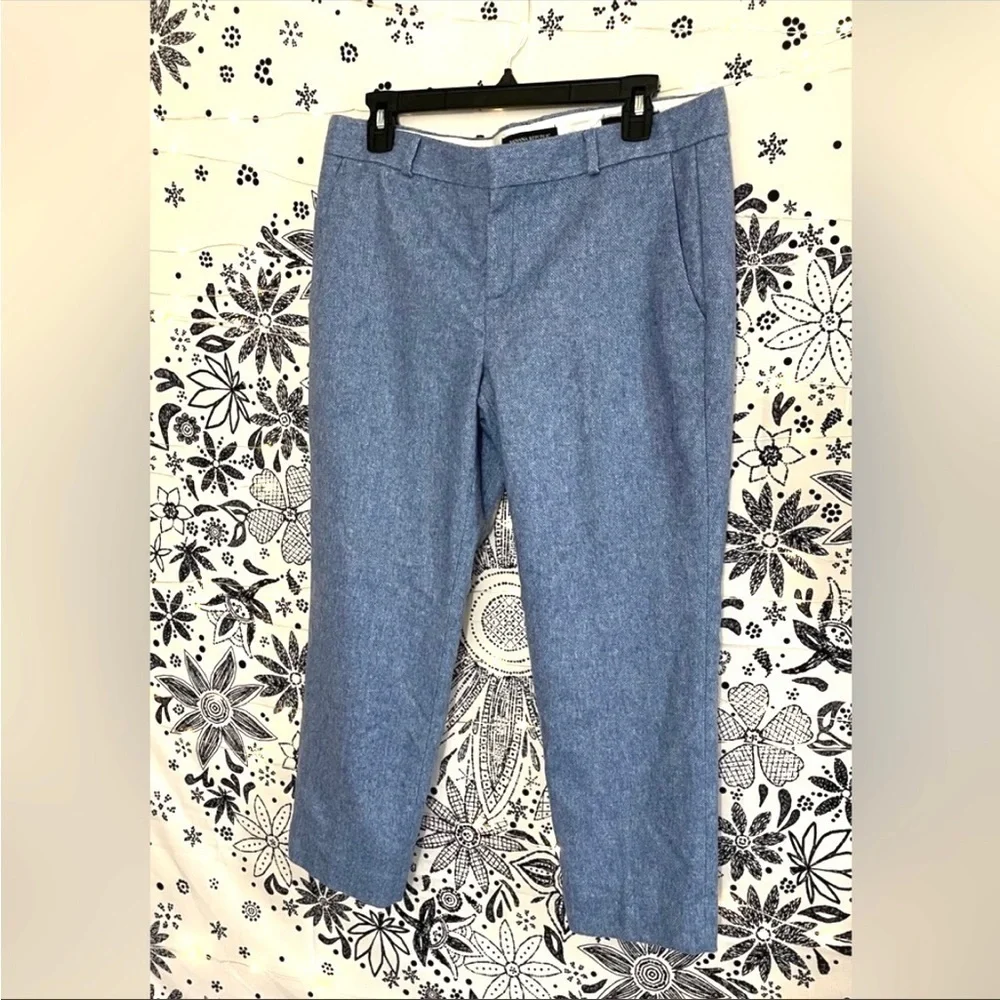 Banana Republic Avery Pant, ankle length, side pockets, wool mix. LIKE NEW