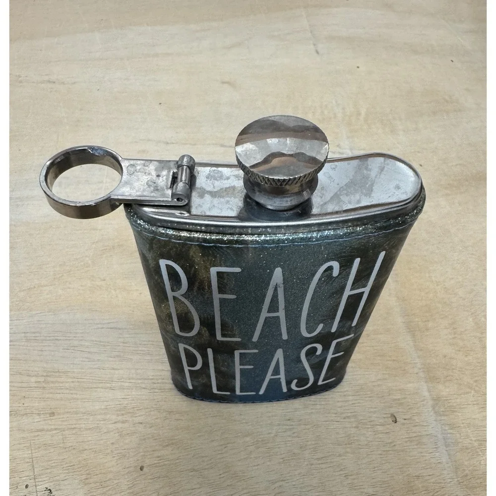 The Unbranded Brand beach please