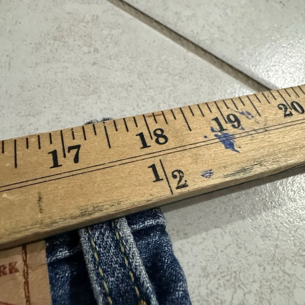 Levis exact feel