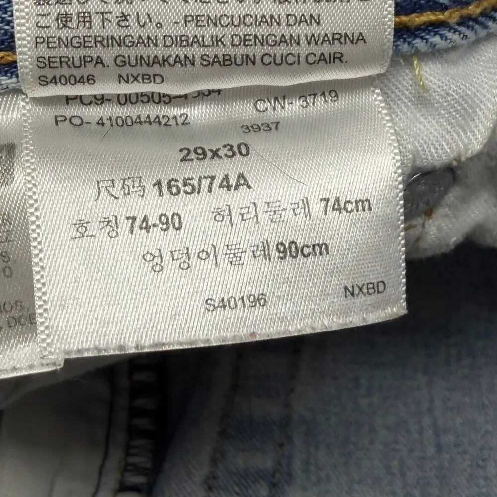 Levi’s blue distressed