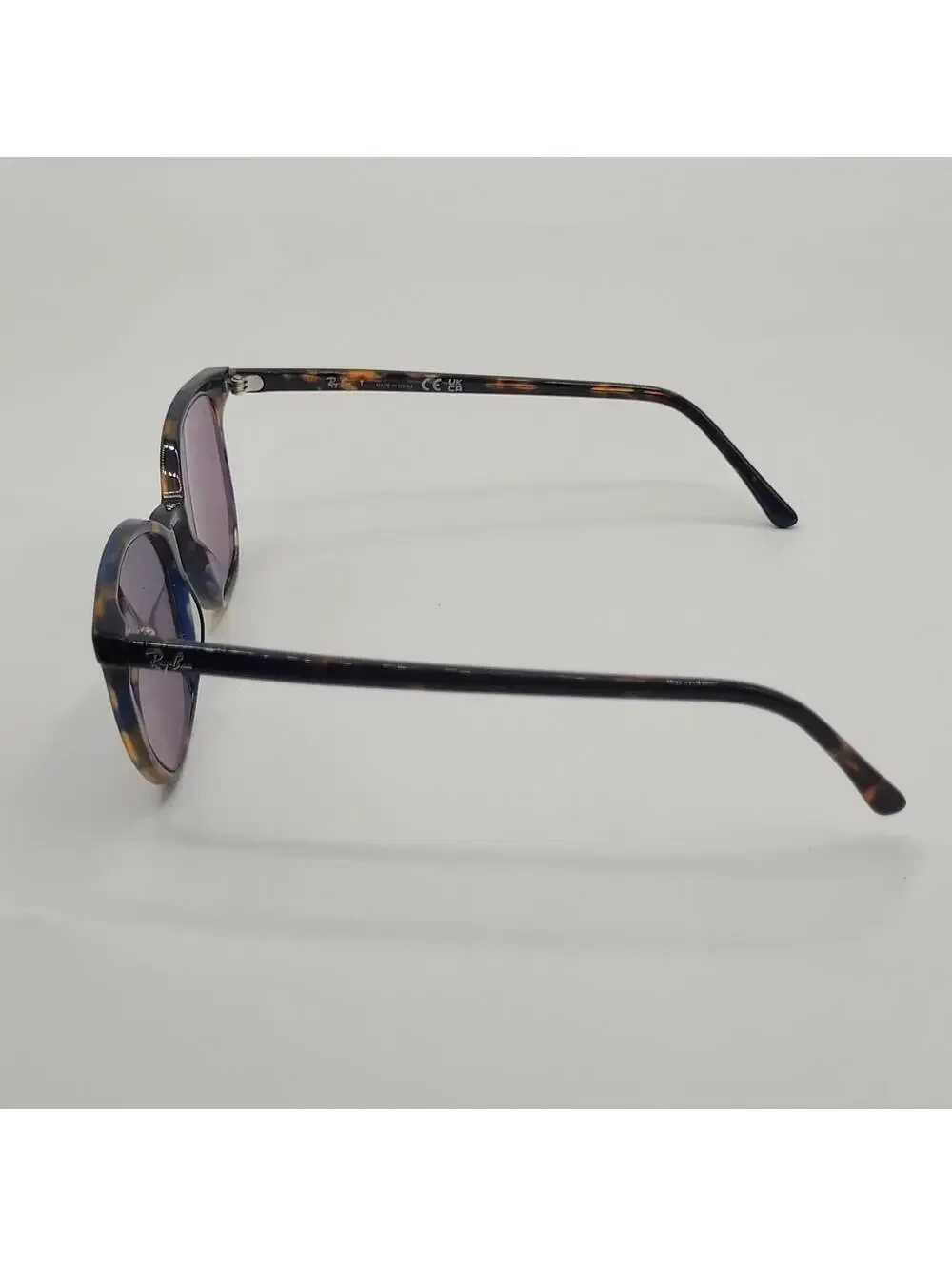 Ray-Ban product pair